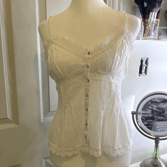 Elegant White Lace Trim Camisole - Picture 1 of 5